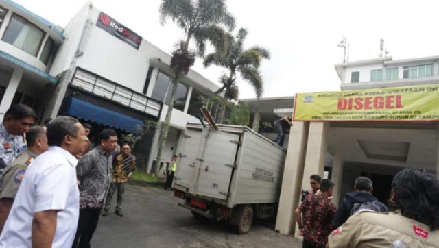 Pemerintah Kota (Pemkot) Bandung menyegel Hotel Sheo, Jalan Cimbuleuit. (Humas Pemkot Bandung) 