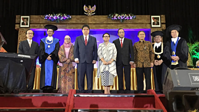 Penerima penghargaan Herman Johannes Award 2019 di Universitas Gadjah Mada (UGM) Yogyakarta, Jumat (22/2). Foto: Arfiansyah Panji Purnandaru/kumparan