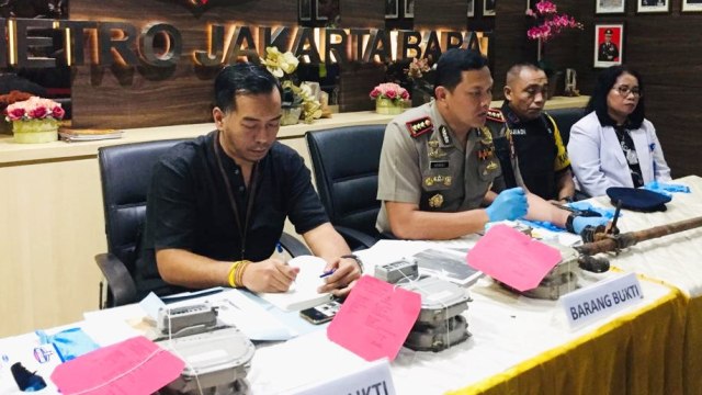Konferensi pers ledakan Mal Taman Anggrek di Mapolres Jakarta Barat, Jumat, (22/2). Foto: Muhamad Darisman/kumparan