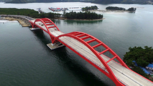 Jembatan penghubung Holtekamp dan Hamadi diatas teluk Youtefa, Papua. Foto: Dok. PP Construction and Investment