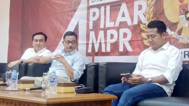 Direktur Relawan BPN Prabowo-Sandi Ferry, Mursyidan Baldan (tengah) dalam diskusi bertajuk 'Menuju Pemilu Berkualitas dan Berintegritas' di Media Centre DPR RI. Foto: Dok. DPR RI