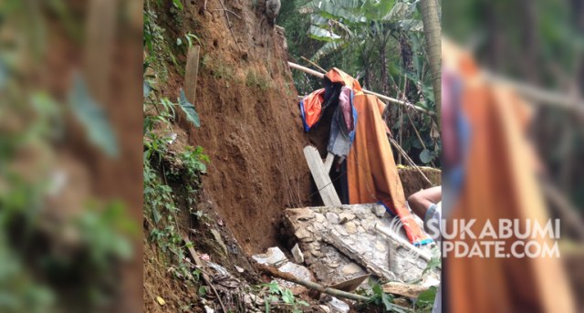 Tembok penahan tanah yang ambrol di Kampung Lebaksari RT 2 RW 8, Kecamatan Cicurug, Kabupaten Sukabumi. Foto: Foto: Istimewa
