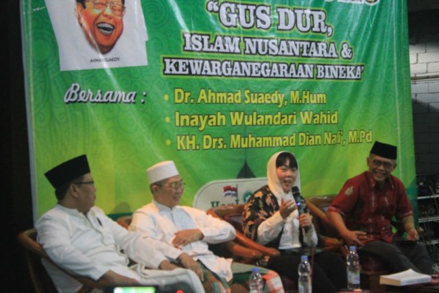 Innayah Wulandari Wahid saat menjelaskan tentang bedah buku Gus Dur Islam Nusantara dan Kewarganegaraan Bineka di Ponpes Al-Muayyad, Surakarta / Foto : Tara wahyu NV