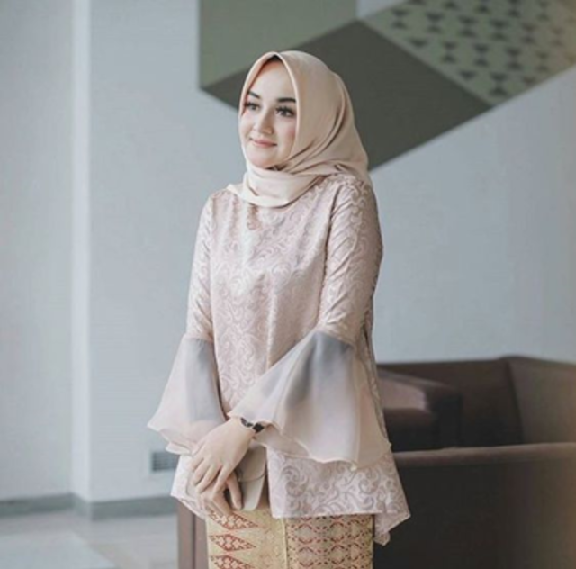 6 REFRENSI KEBAYA BERHIJAB DI TAHUN 2019 (453639)