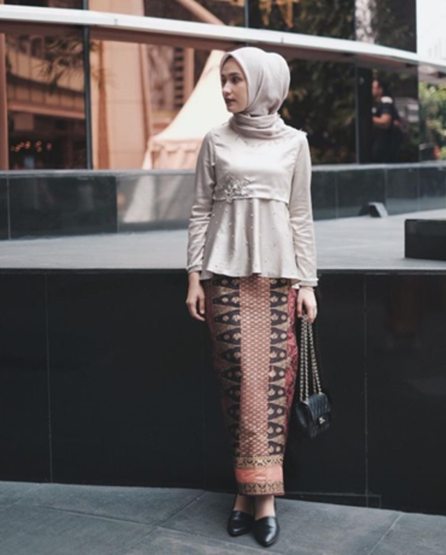 6 REFRENSI KEBAYA BERHIJAB DI TAHUN 2019 (453640)