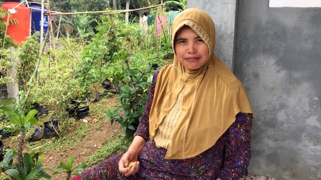 Sumarni, Ibu RW Kampung Muril Rahayu Foto: Habib Allbi Ferdian/kumparan