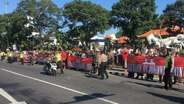 Pendukung Jokowi-Amin di Bali ikut menyambut kehadiran Cawapres Sandiaga Uno, Sabtu (23/2) - kanalbali/IST