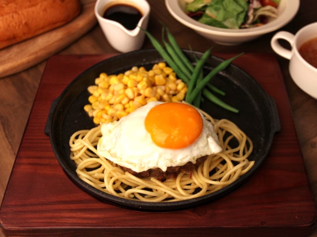 Ishigamaya Hamburg dengan topping telur. Foto: Dok. Istimewa