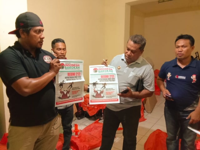 Ribuan Tabloid Indonesia Barokah diamankan oleh Bawaslu Provinsi Maluku di Kantor PT Pos Indonesia Cabang Ambon, Sabtu (23/2) (Foto: ist
