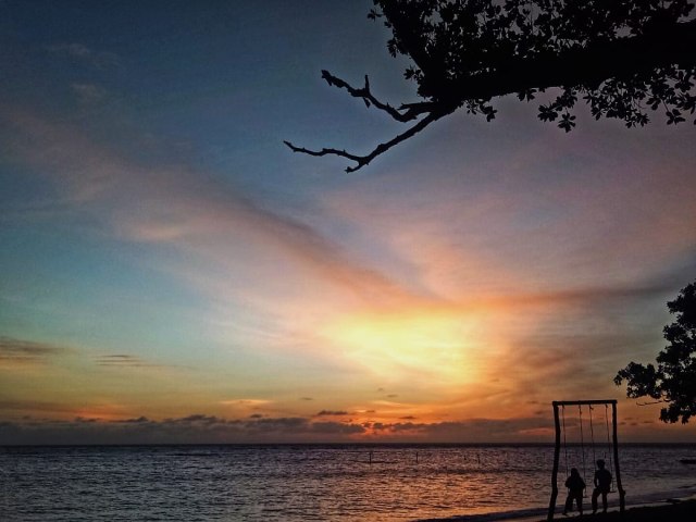 Gambar Waktu Senja Di Tepi Pantai