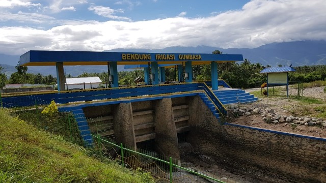 Bendung Irigasi Gumbasa di Desa Gumbasa Pakuli Utara, Kecamatan Gumbasa, Kabupaten Sigi, Sulawesi Tengah, yang kering karena ditutup setelah terjadi gempabumi dan likuefaksi pada 28 September 2018. Foto: PaluPoso/Amar Burase
