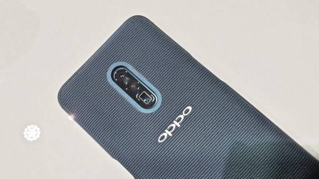 Smartphone purwarupa Oppo yang dibekali teknologi kamera 10x lossless zoom. Foto: Aditya Panji/kumparan