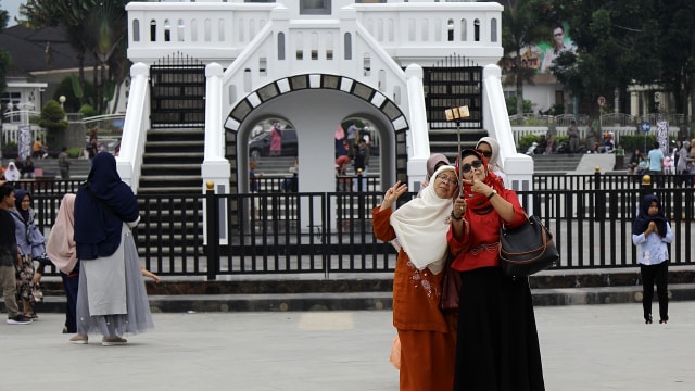Suasana Jam Gadang di Bukittingi, Sumatera Barat