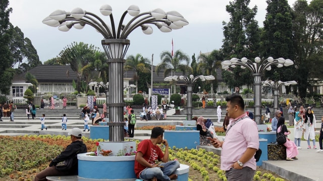 Suasana Jam Gadang di Bukittingi, Sumatera Barat