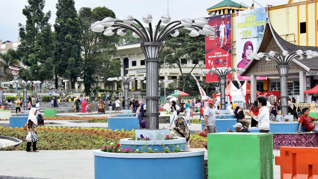 Suasana Jam Gadang di Bukittingi, Sumatera Barat