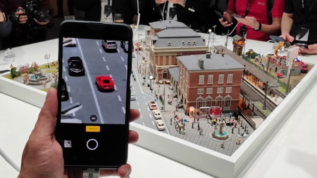 Smartphone prototype Oppo yang dibekali fitur 10x lossless zoom