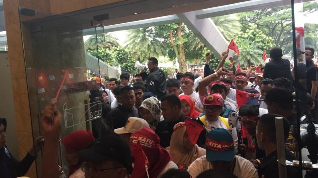 Pendukung Padati SICC, Sentul, untuk Simak Pidato Kebangsaan Jokowi (1421411)