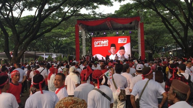 Pendukung Padati SICC, Sentul, untuk Simak Pidato Kebangsaan Jokowi (1421410)