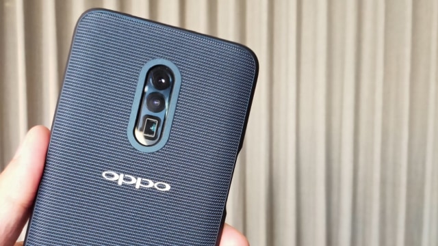 Smartphone prototype Oppo yang dibekali fitur 10x lossless zoom