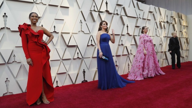 Jennifer Hudson, Tina Fey, Maya Rudolph dan Amy Pohler di Red Carpet Oscar 2019. Foto: REUTERS/Mario Anzuoni