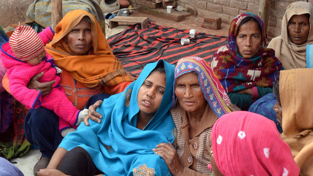 warga India yang jadi korban miras oplosan