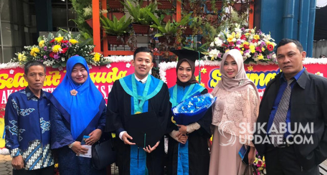 Nadia Silva berfoto bersama keluarga. Nadia, gadis asal Sukabumi menjadi lulusan termuda Fakultas Kedokteran Universitas Islam Bandung (Unisba). | Sumber Foto:Istimewa.
