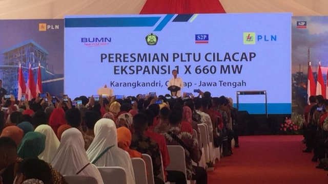 Presiden Jokowi saat sambutan Peresmian PLTU Cilacap Ekspansi 1x600 Megawatt (MW) di Cilacap, Jawa Tengah, Senin (25/2). Foto: Abdul Latif/kumparan