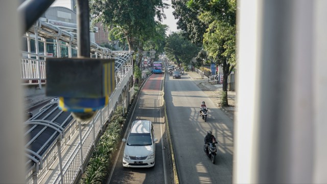 Jalur Bus Transjakarta yang akan dipasang kamera untuk tilang elektronik atau E-TLE. Foto: Iqbal Firdaus/kumparan
