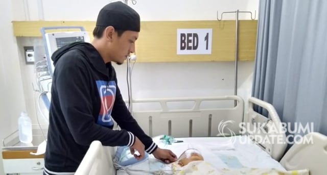 Bayi berusia 9 bulan, Faeyza Putra Ferdian terbaring tak berdaya di ruangan ICU RSUD R Syamsudin SH (RS Bunut) selama 28 hari terakhir. | Sumber Foto:Muhammad Gumilang.