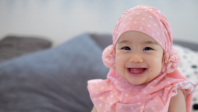 Beberapa pilihan jilbab untuk bayi yang nyaman digunakan. Foto: Shutterstock