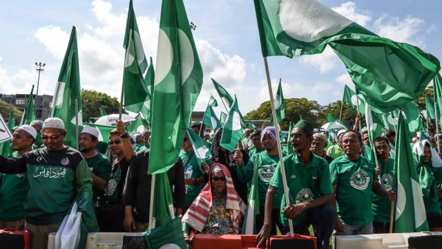 Pendukung Parti Islam Semalaysia (PAS). Foto: AFP/MOHD RASFAN