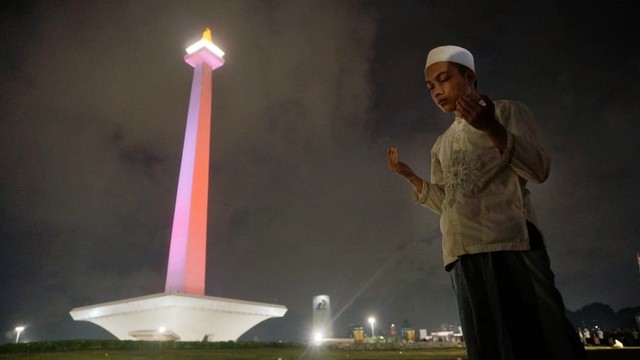 Jemaah Munajat 212 di Monas, Jakarta, Kamis (21/2/2019). Foto: Jamal Ramadhan/kumparan