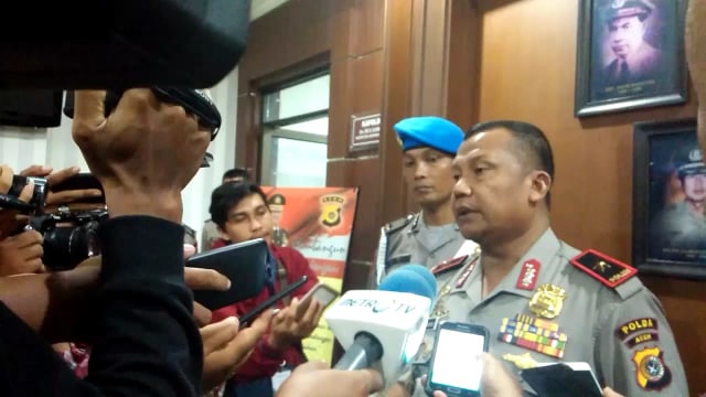 Wakapolda Aceh, Brigjen Pol Supriyanto Tarah, saat diwawancarai oleh wartawan di Mapolda Aceh, Senin (25/2). Foto: Husaini/acehkini