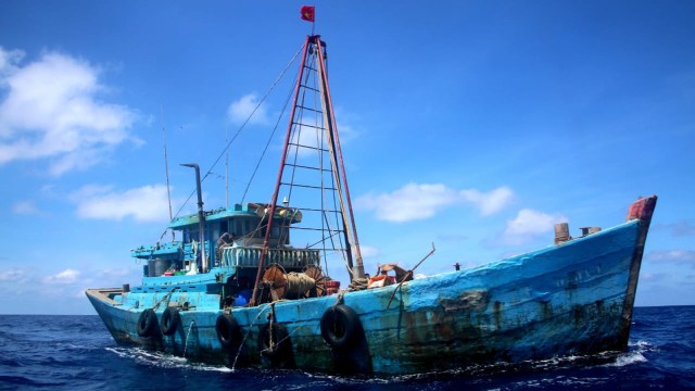 Kapal illegal fishing Vietnam yang beraksi di Laut Natuna. Foto: Dok. KKP