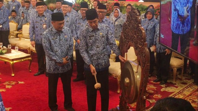 Presiden Jokow Widodo membuka (kanan) Rakernas Korps Pegawai Republik Indonesia di Istana Negara, Selasa, (26/2). Foto: Fahrian Saleh/kumparan