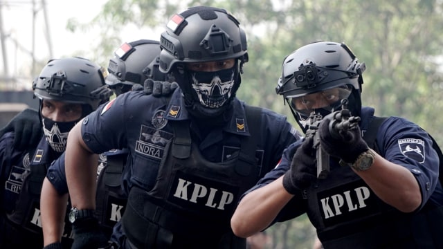 Foto Simulasi Kplp Tangani Kebakaran Kapal Hingga Pembajakan Perompak Kumparan Com