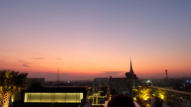 Upper Deck, Rooftop Bar di Courtyard by Marriott Siem Reap Resort, Kamboja