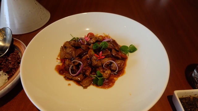 Lok Lak, Hidangan yang Disajikan di Lok Lak Restaurant, Courtyard by Marriott Siem Reap Resort, Kamboja
