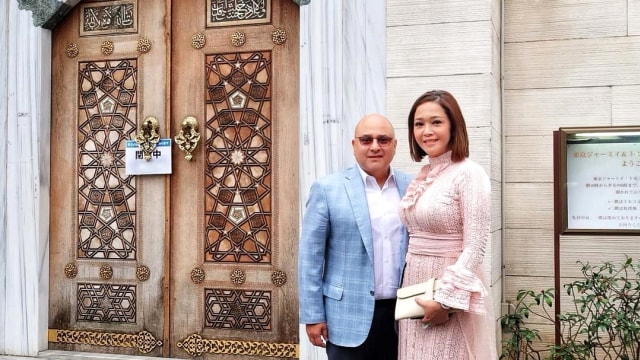 Maia Estianty dan Irwan Mussry jadi tamu undangan pernikahan Syahrini. Foto: Instagram/@irwanmussry