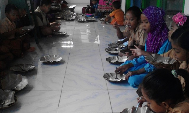 Ngaha Kawiri oleh Anak Sekolah di Desa Tembalae, Kecamatan Pajo Foto: Ilyas Yasin/Info Dompu