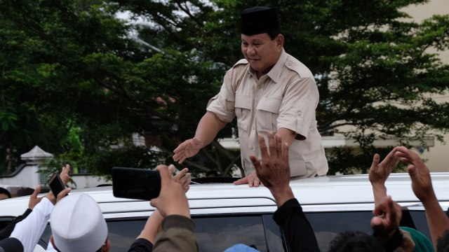 Calon presiden nomor urut 02 Prabowo Subiyanto menyampaikan pidato politik saat safari politik di Temanggung, Jateng, Rabu (27/2/2019). Foto: ANTARA FOTO/Anis Efizudin