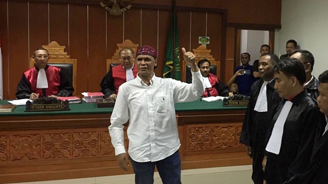 Reaksi Hercules usai pembacaan tuntutan di Pengadilan Negeri Jakarta Barat, Rabu (27/2). Foto: Reki Febrian/kumparan