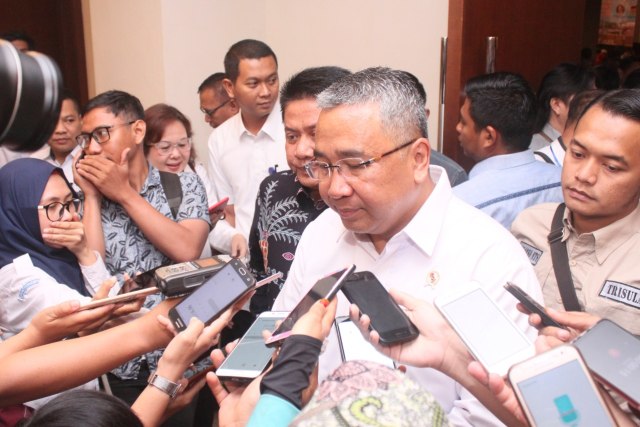 Mendes PDTT, Eko Wahyu Sandjojo saat dibincangi awak media di Palembang, Rabu (27/2) (urban Id)