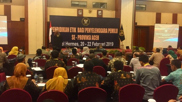 Ketua DKPP, Dr. Harjono saat membuka pendidikan etik bagi penyelenggara Pemilu di Banda Aceh, (20/2). Foto: Humas DKPP 