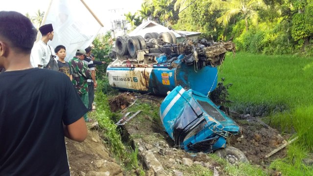 Kecelakaan beruntun 8 kendaraan di Kabupaten Solok. (ISTIMEWA)