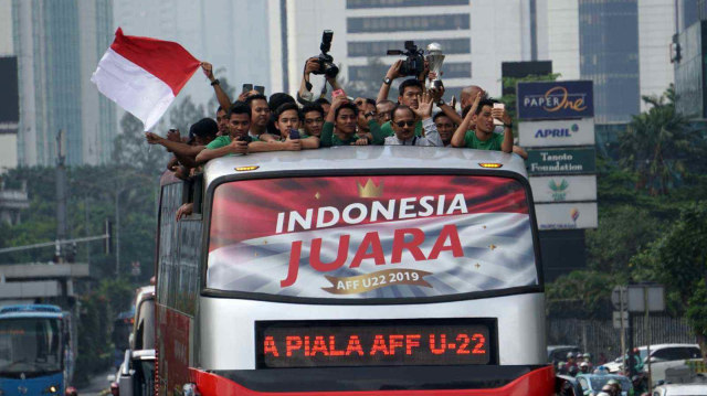 Pawai kemenangan timnas U-22 di sekitar Bundaran HI, Jakarta, Kamis (28/2/2019). Foto: Irfan Adi Saputra/kumparan