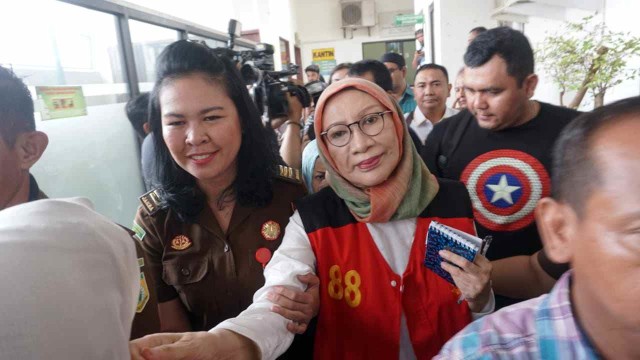 Ratna Sarumpaet saat ingin menjalani sidang perdana di Pengadilan Negeri Jakarta Selatan. Foto: Iqbal Firdaus/kumparan