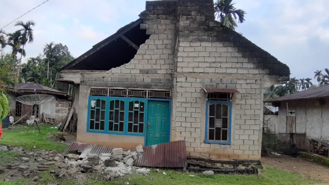 Gempa di Solok rusak rumah warga. Foto: Dok. BNPB