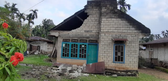Rumah rusak akibat gempa di Kabupaten Solok Selatan. (Dok BPBD Sumatera Barat)