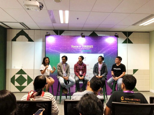 Alamanda Shantika dan Herman Widjaja sebagai juri Hack of Thrones berbicara dengan HAK, pemenang Hack of Thrones 2019, Minggu (10/2) di Tokopedia Tower, Kuningan, Jakarta.